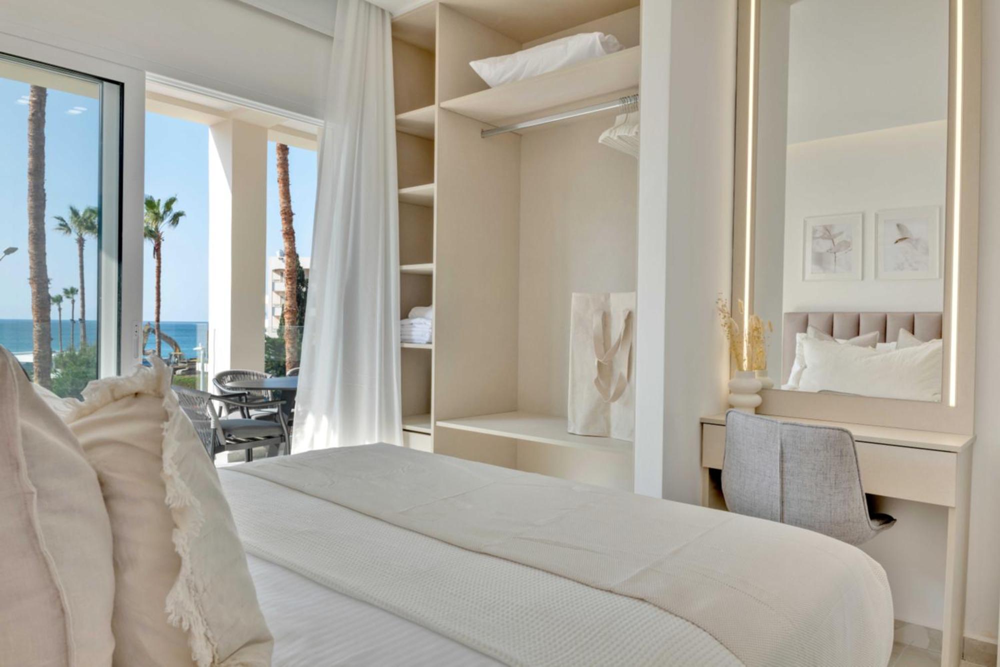 Phaedrus Living: Seaview Luxury Flat Limnaria 150 Lejlighed Paphos Eksteriør billede