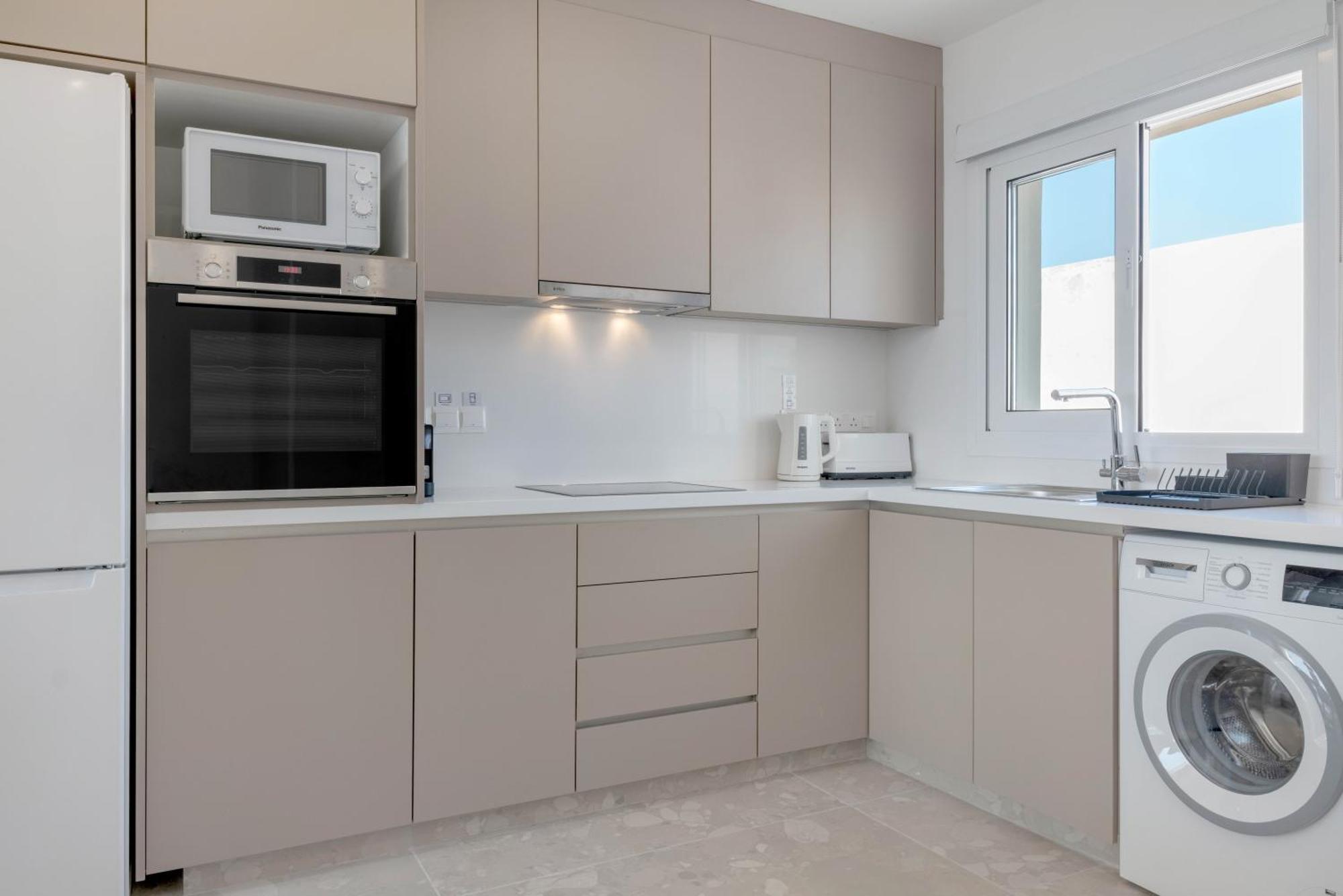 Phaedrus Living: Seaview Luxury Flat Limnaria 150 Lejlighed Paphos Eksteriør billede